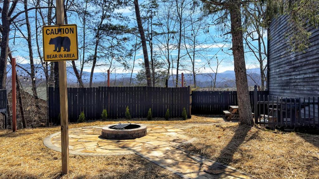 Pinecrest Townhomes-1King 2Bunk Unit- Updated Pigeon Forge Exterior photo