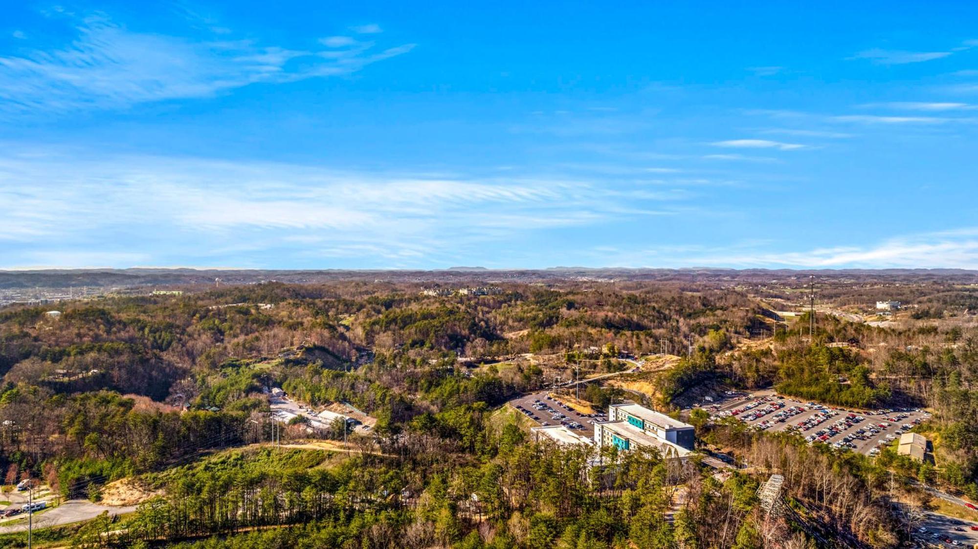 Pinecrest Townhomes-1King 2Bunk Unit- Updated Pigeon Forge Exterior photo