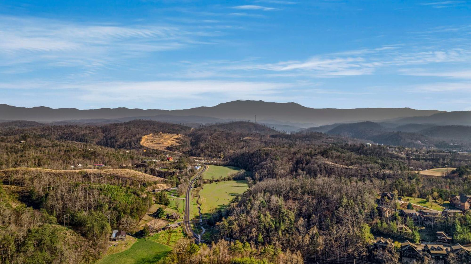 Pinecrest Townhomes-1King 2Bunk Unit- Updated Pigeon Forge Exterior photo