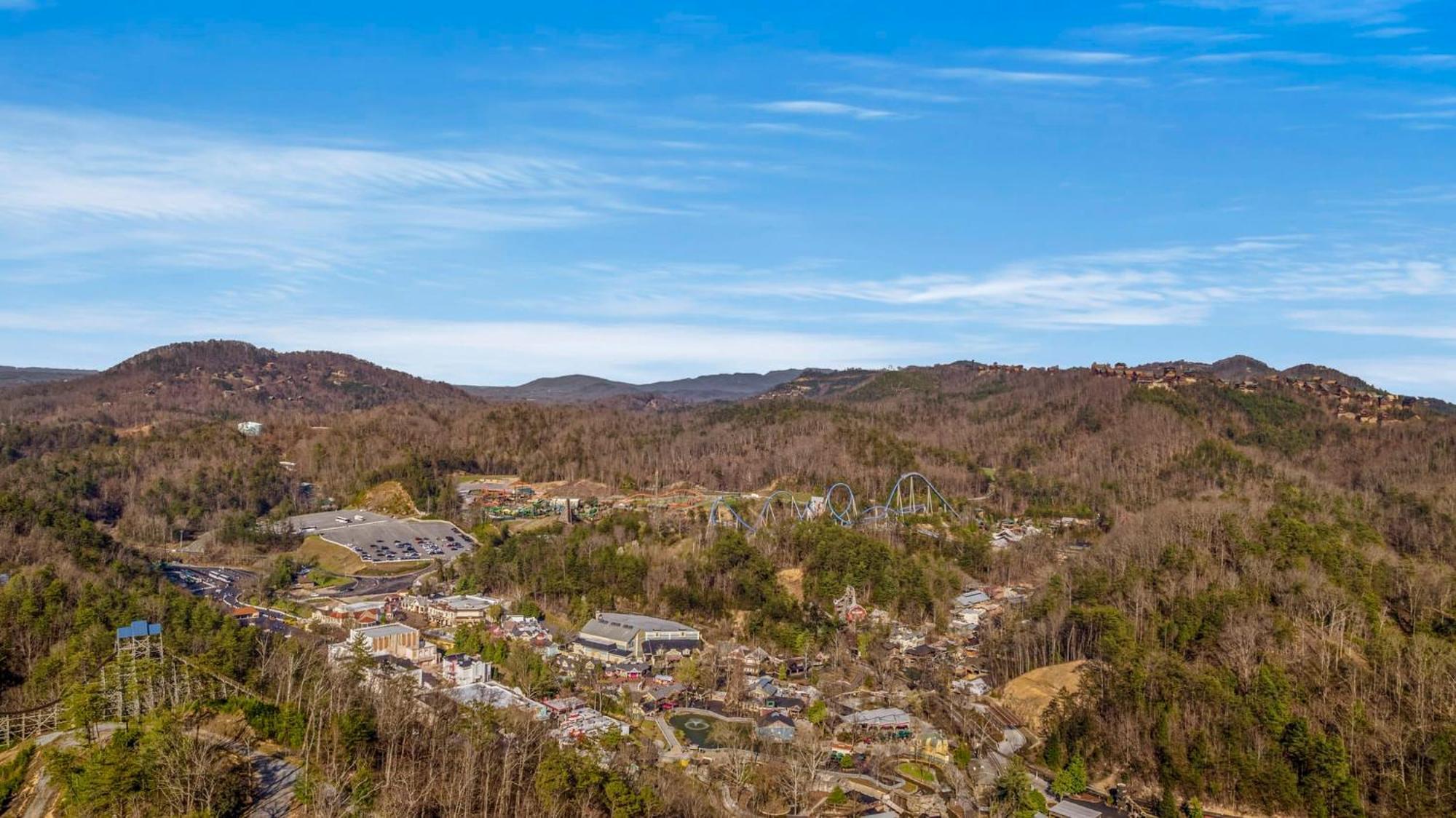 Pinecrest Townhomes-1King 2Bunk Unit- Updated Pigeon Forge Exterior photo