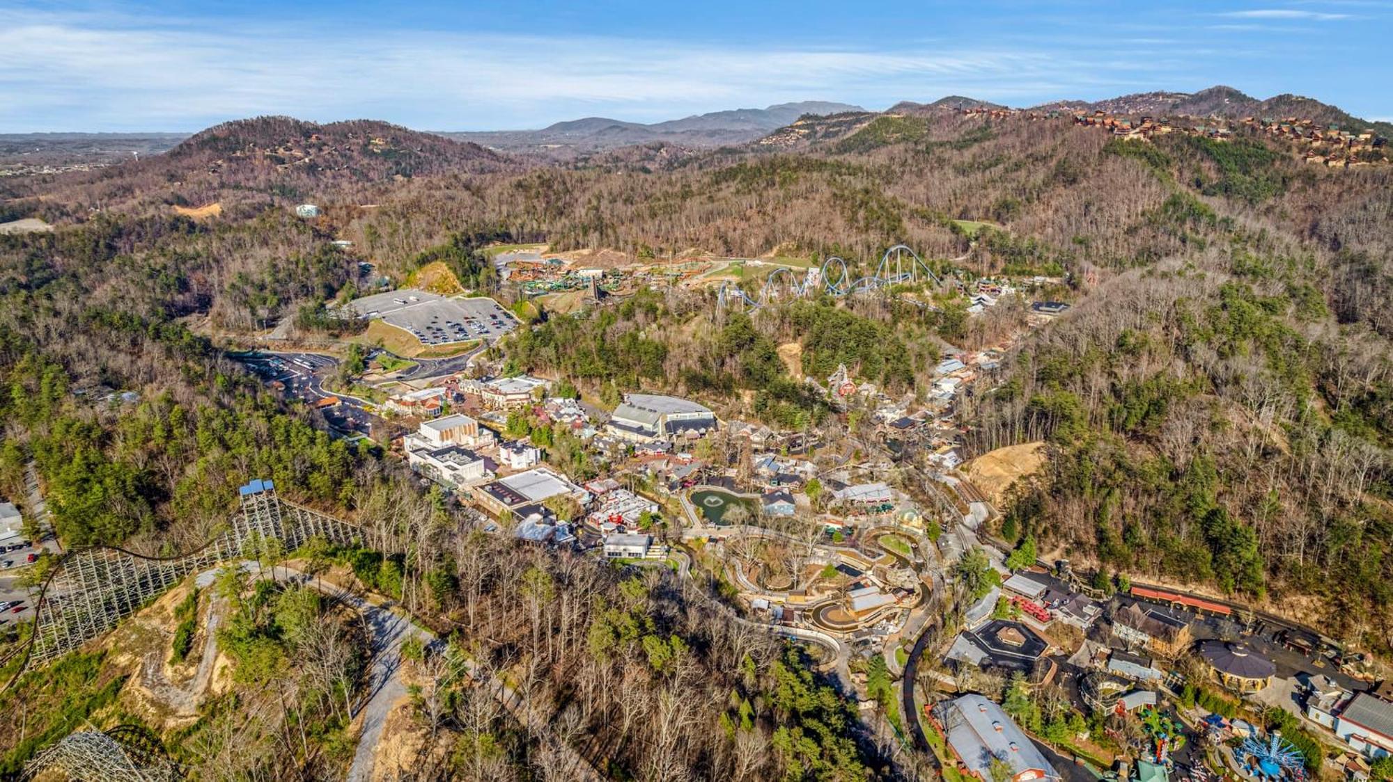 Pinecrest Townhomes-1King 2Bunk Unit- Updated Pigeon Forge Exterior photo